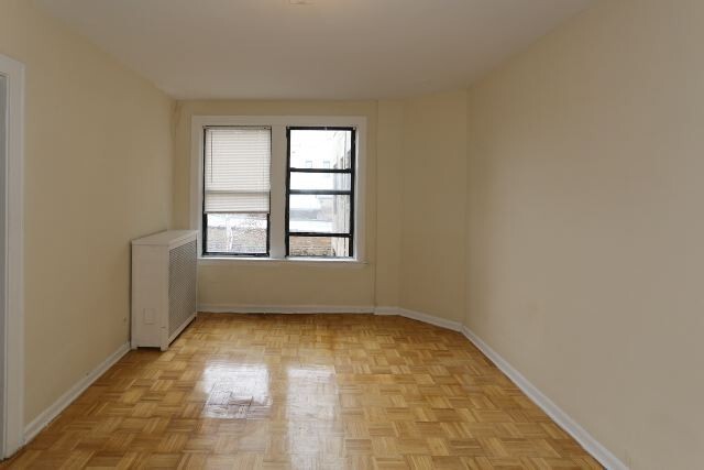 Building Photo - 742 W Belmont Ave