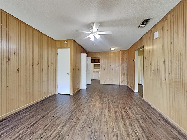 Building Photo - 4424 Wellesley Ave
