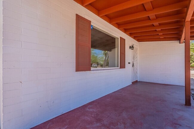 Building Photo - Charming 2 Bedroom, 1 Bath Home with 951 S...