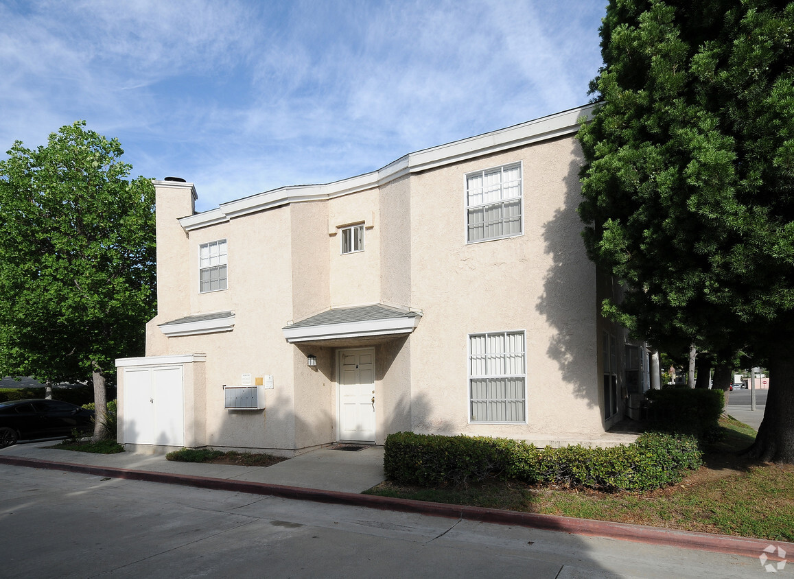 Building Photo - 400-404 S Orange Ave