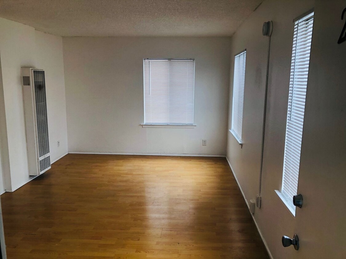 Building Photo - Del Rey Urban Income Funds, LLC