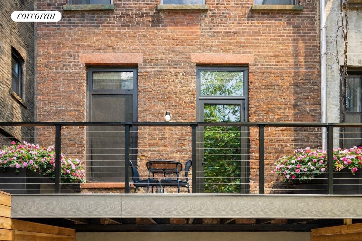 Foto del edificio - 447 W 51st St