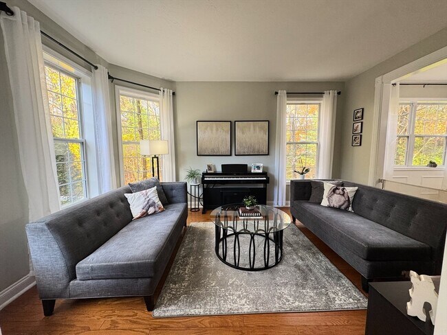 Foto del edificio - 6 Candlewood Ln
