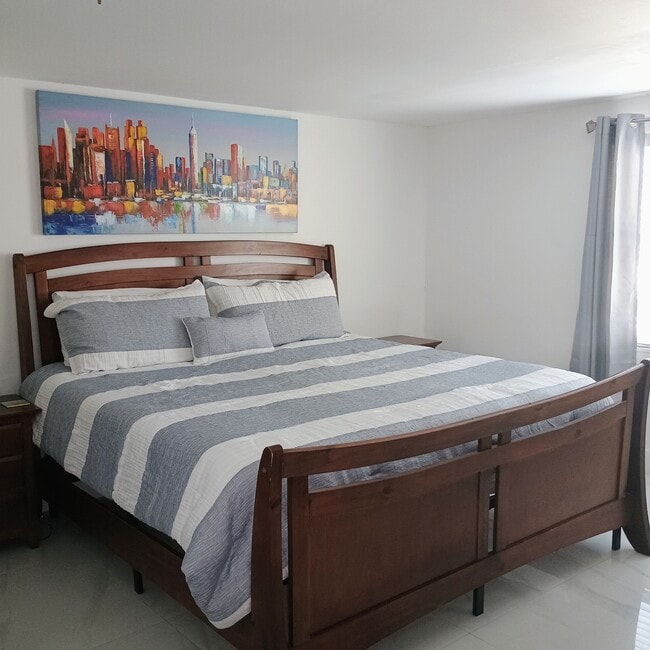 Building Photo - 1033 NW 7th Ter