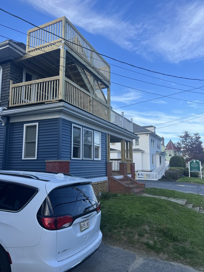 Building Photo - 214 Sabattus St