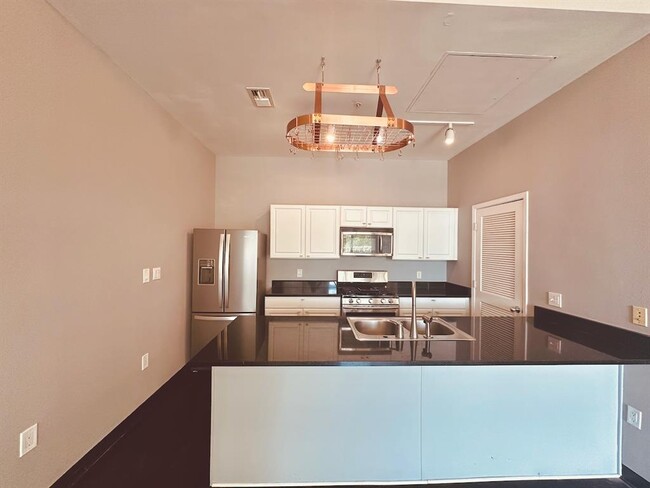 Foto del edificio - 2401 E 6th St