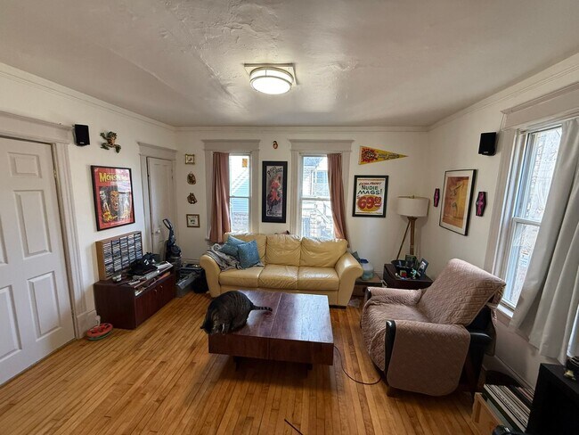 Foto del edificio - Charming 1 bed plus den/office!