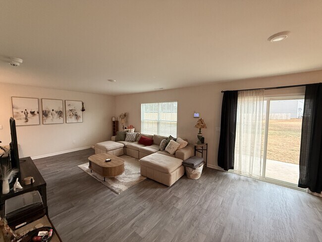 Foto del edificio - 4116 Madeline Farm Blvd