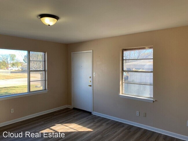 Building Photo - 3 br, 1 bath House - 108 E BOB WHITE LANE