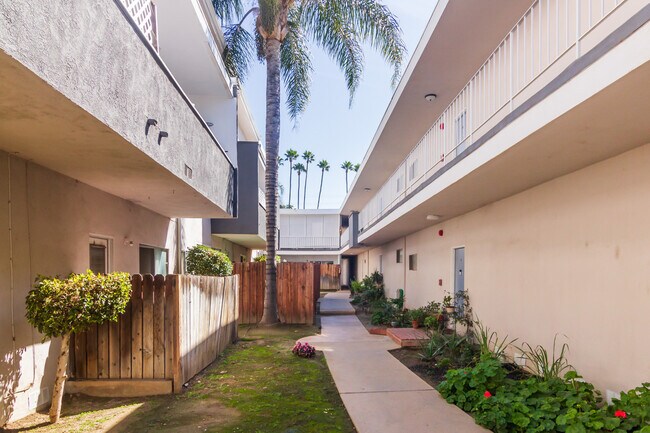 Foto del edificio - 8601 Balboa Blvd