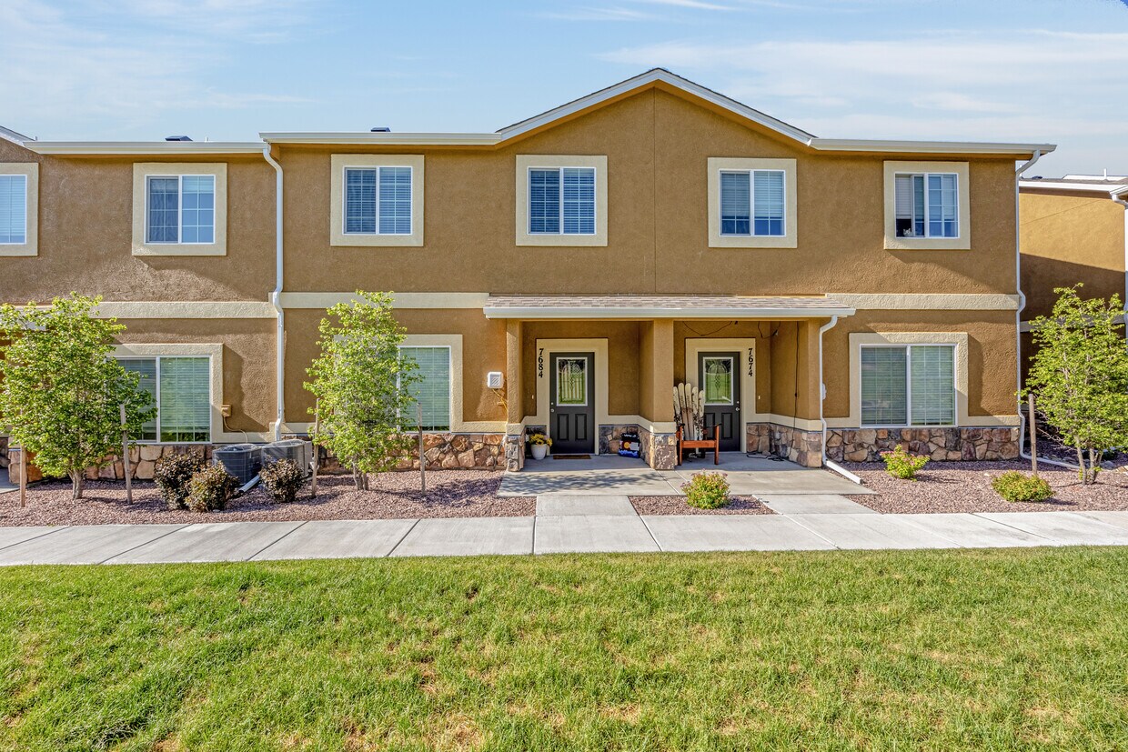 Foto principal - 7684 Sand Lake Hts