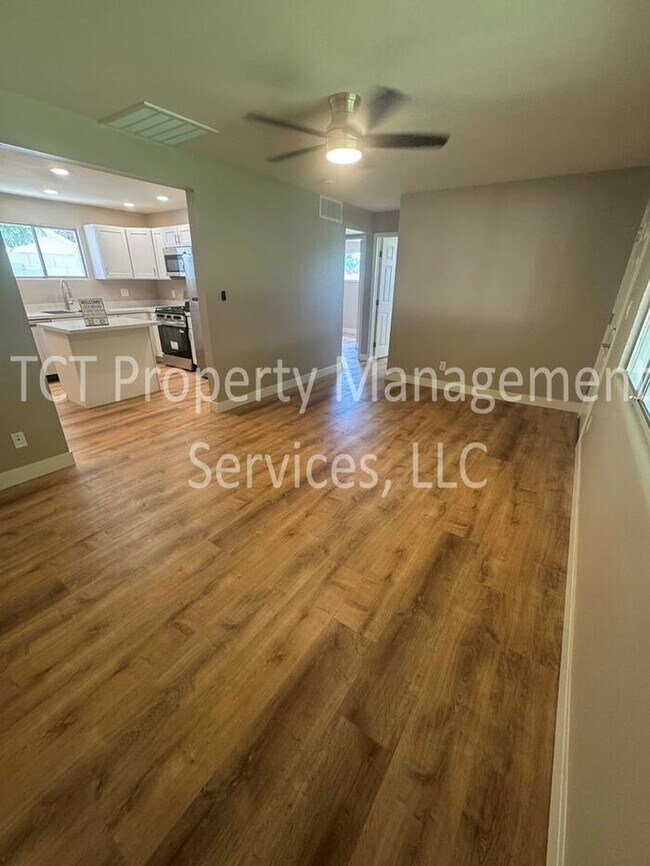 Foto del edificio - Fully Remodeled Duplex Near Downtown Chandler