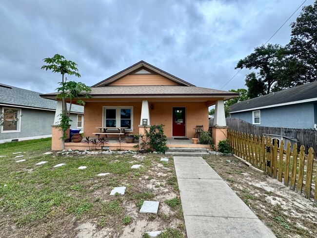 Building Photo - 3 Bedroom 2 Bath in Lakeland