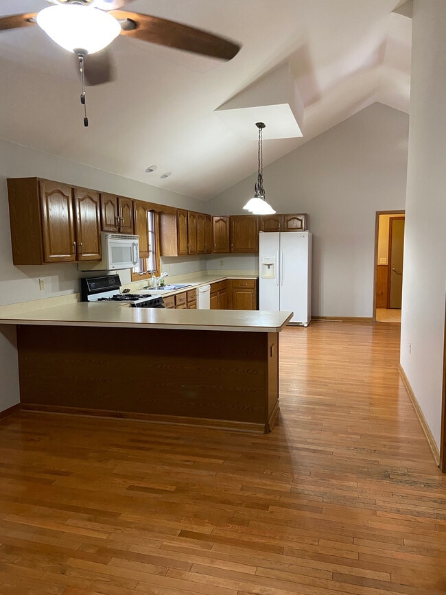 Foto del edificio - 558 Beachview Dr