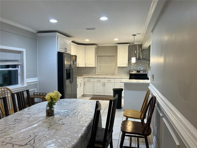 Building Photo - 3415 Glensford Dr