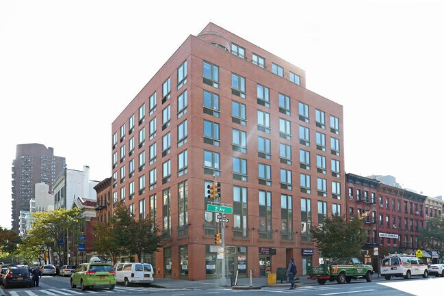 Foto del edificio - Crown Condominium