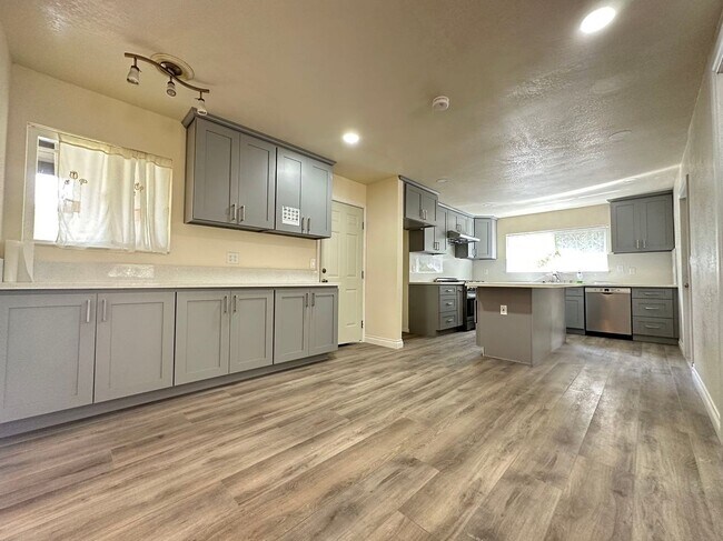 Foto del edificio - 4 BEDROOM HOME FOR LEASING IN Diamond Bar