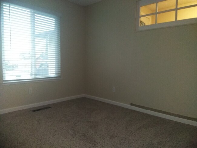 Building Photo - Beautiful Home in Pittsburg!