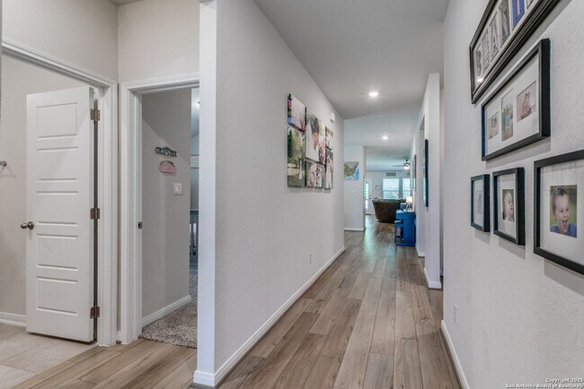 Foto del edificio - 434 Shelton Pass