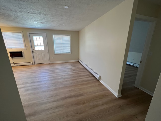 Building Photo - 891 Mammoth Rd