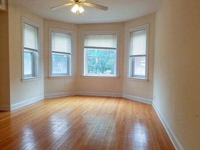 Foto del edificio - 2200 W Foster Ave