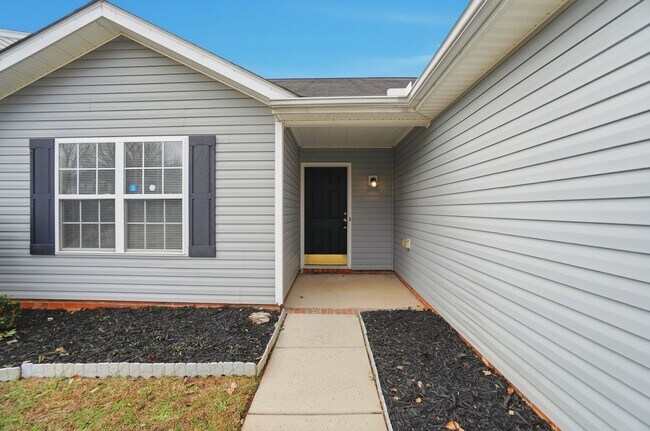 Building Photo - 3 bedroom single family home!