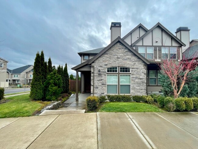 Building Photo - 3 Bed 2.5 bath North Bethany Creek Townhom...