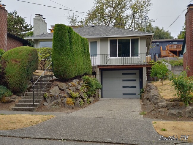 Beautifully Updated Magnolia House- 3 Bedr... - Beautifully Updated Magnolia House- 3 Bedr...