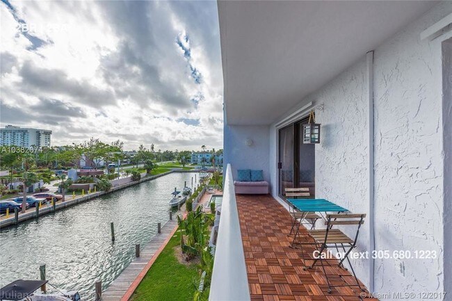 Foto del edificio - 1650 NE 115th St