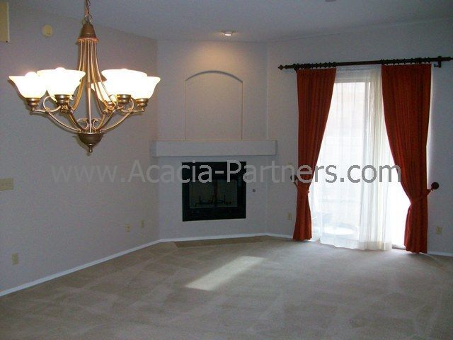 Foto del edificio - Three Bedroom Home in Gated Eastside Commu...