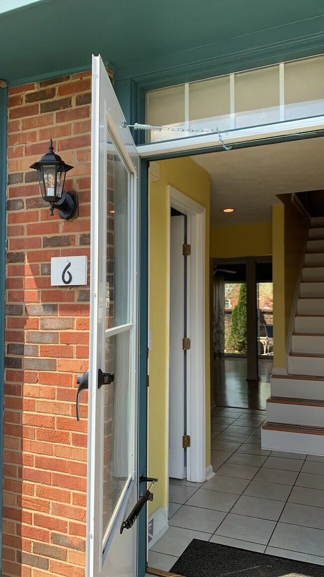 6 County Seat Unit 6, Batavia, OH 45103 Condo for Rent in Batavia, OH