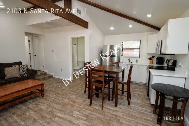 Foto del edificio - Renovated and Furnished 1 Bed 1 Bath Casita - 1 Mile To UofA