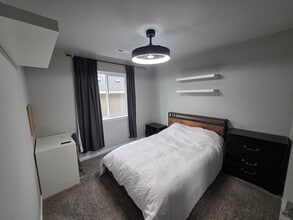 Building Photo - 10721 NE 109th St