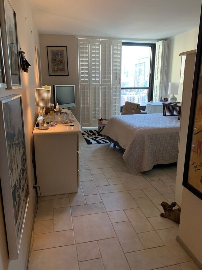 Foto del edificio - 1030 N State St