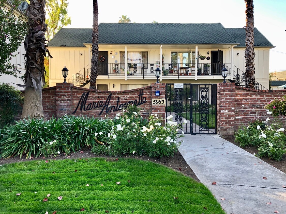 Primary Photo - $1,650 Palm & Shaw, 2 Bedroom Condo - N Wi...