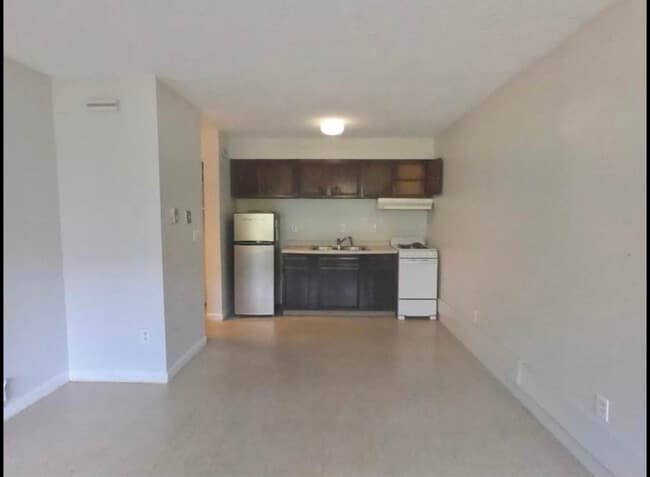 Building Photo - 42 Warner St