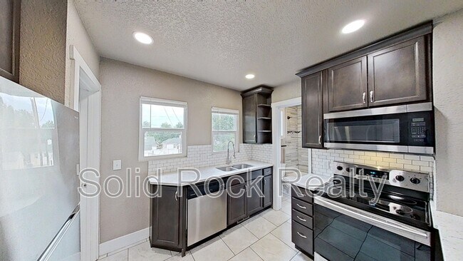 Foto del edificio - 745 N Walnut St