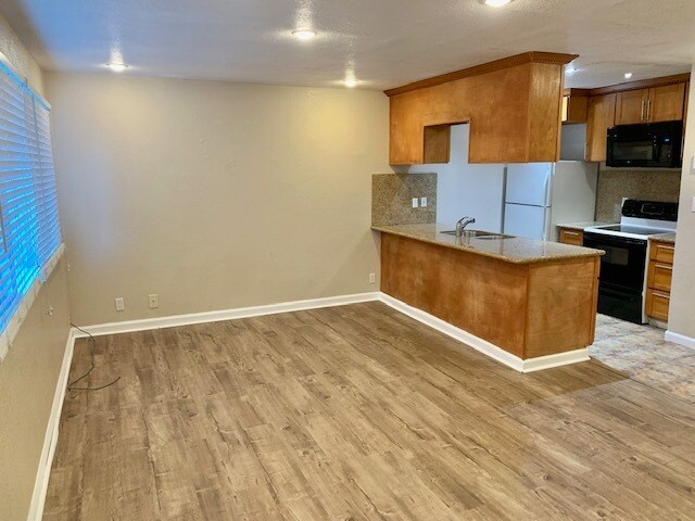 Primary Photo - 2 Bed 1.5 Bath Townhouse in Antioch -- AVA...