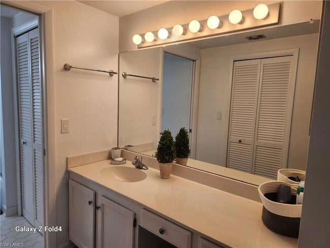 Foto del edificio - 805 River Point Dr