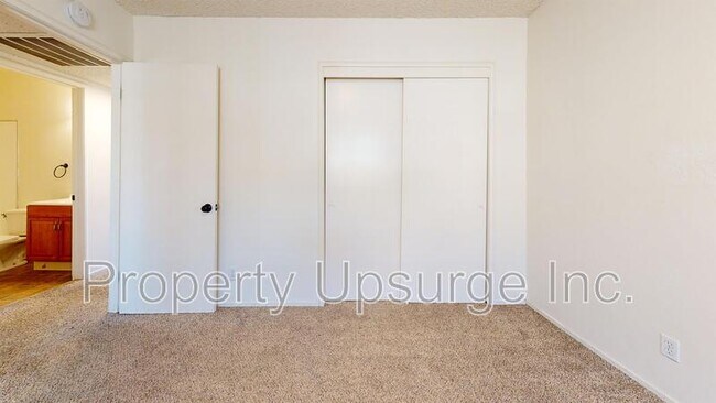 Building Photo - 1356 Hobart Dr