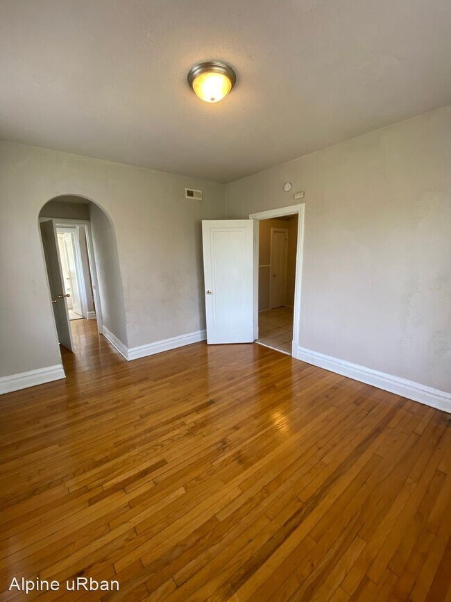 Building Photo - 1 br, 1 bath Apartment - 5345-49 Cabanne A...