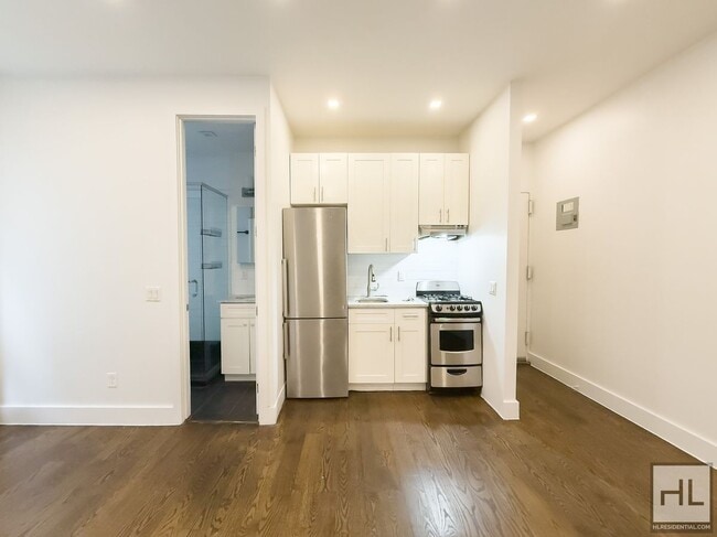 Foto del edificio - EASTERN PARKWAY / Rent Stabilized  Crown Heights 1-Bed 1-Bath / Prospect Park