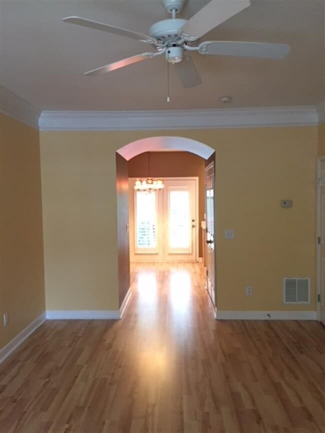 Building Photo - Charming townhome near Percy Priest Lake