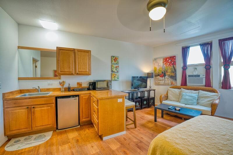 Primary Photo - 332 Keawe St