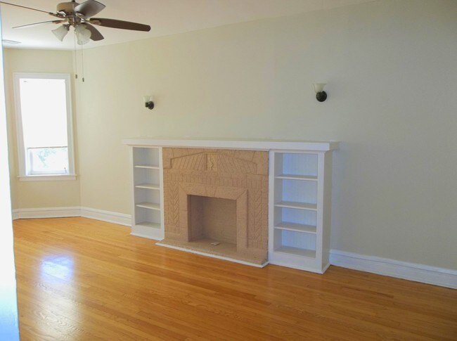 Living Room - 3510 W Dickens Ave