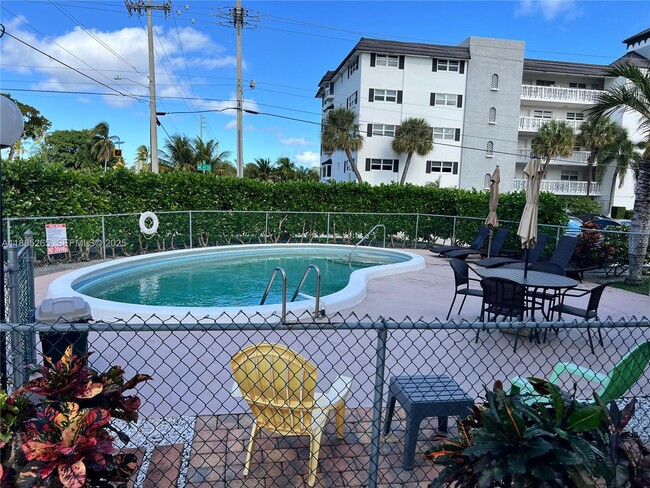 Foto del edificio - 5050 Bayview Dr