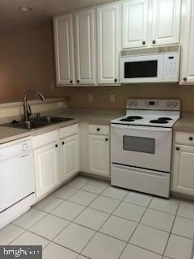 Building Photo - 2BR 2BA Rehoboth Beach Condo in The Palms!
