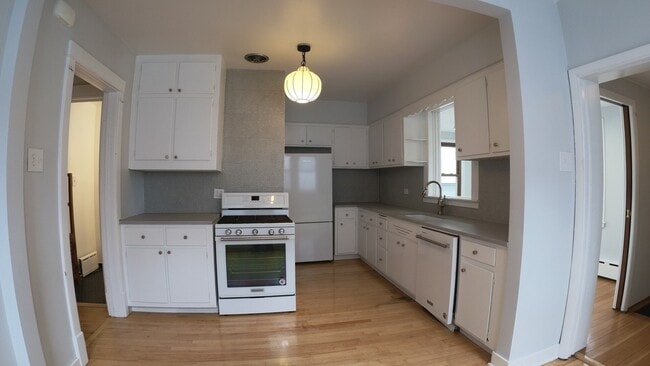 Building Photo - 4219 N Albany Ave