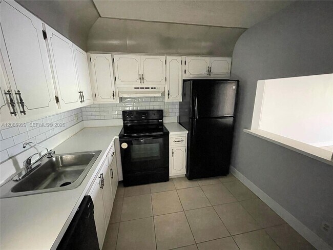 Foto del edificio - 9273 SW 8th St