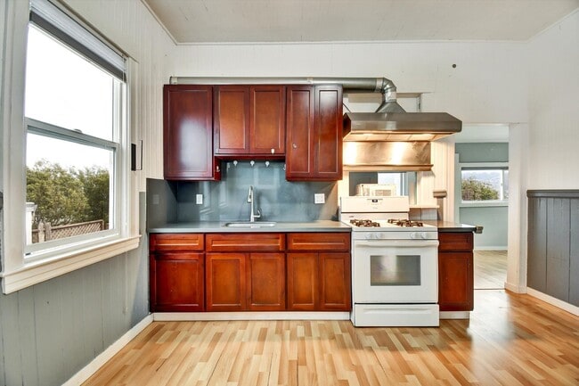 Foto del edificio - Three Bedroom House in Visitacion Valley